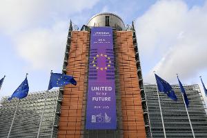 Die EU-Kommission verhängt Strafen gegen Apple und Meta. (Archivbild) 