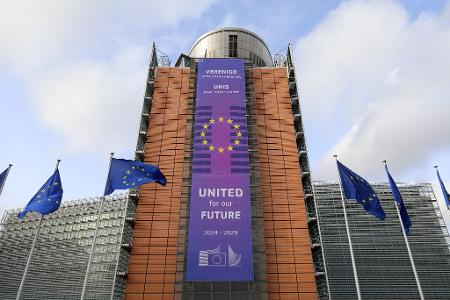 Die EU-Kommission verhängt Strafen gegen Apple und Meta. (Archivbild) Die EU-Kommission verhängt Strafen gegen Apple und Meta. (Archivbild)