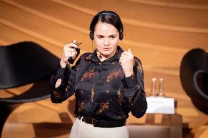 Die Oppositionsführerin Swetlana Tichanowskaja aus Belarus nahm 2020 an einer Panel-Diskussion der Deutschen Gesellschaft für Osteuropakunde in Berlin teil. (Archivfoto)