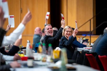 Gute Stimmung bei der Abstimmung über den Thüringer BSW-Parteivorstand in Gera.