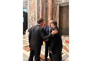 Macron spricht mit Selenskyj in Rom über den Krieg in der Ukraine.