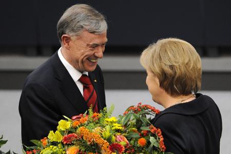 Horst Köhler (l) galt als einer der prominentesten Quereinsteiger in der Bundespolitik. (Archivbild)