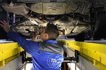 TÜV Prüfer Hauptuntersuchung
