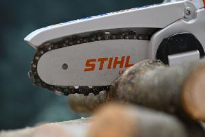 Wegen der schwierigen Marktlage sollen bei Stihl weltweit Hunderte Stellen wegfallen. (Archivbild)