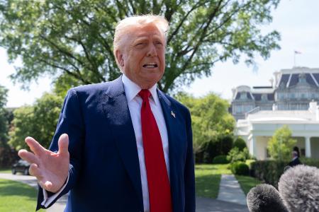 Trump zeigt sich wieder zufrieden mit Bezos