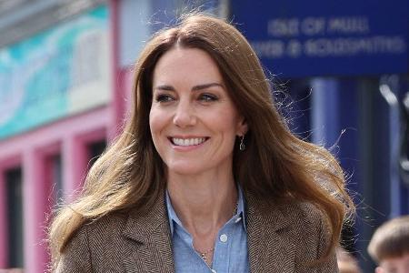 Prinzessin Kate präsentiert am Hochzeitstag einen neuen Look Prinzessin Kate präsentiert am Hochzeitstag einen neuen Look