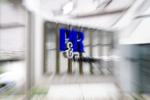Die im Münchner Nobelvorort Grünwald ansässige P&R-Firmengruppe bot Seefrachtcontainer als Kapitalanlage an, betrieb aber in großem Stil Luftgeschäfte. (Archivbild)