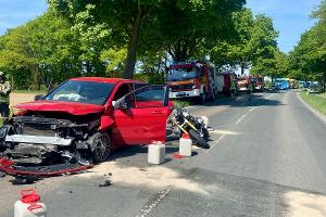 Baum blockiert Straße