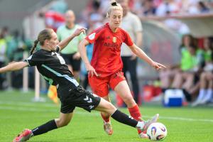 Schüller mit Dreierpack: Bayern-Frauen feiern erstes Double