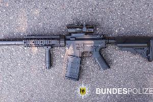 Bundespolizei stellt Sturmgewehr sicher
