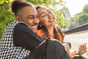 Lächeln, loben, lachen: Wie wir so echte Verbindung schaffen