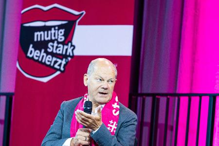 Olaf Scholz spricht auf dem Kirchentag in Hannover auch über seine Wehrdienstverweigerung. Olaf Scholz spricht auf dem Kirchentag in Hannover auch über seine Wehrdienstverweigerung.