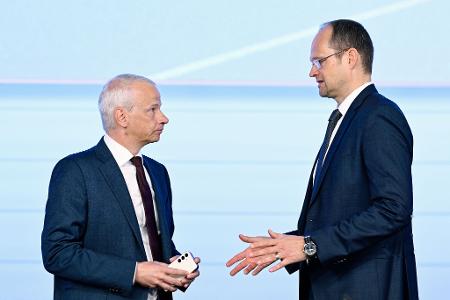 BASF-Finanzchef Dirk Elvermann erläutert die Geschäftsentwicklung. 