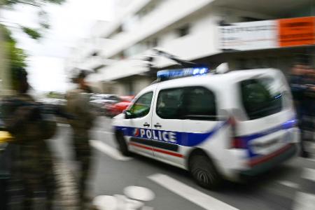 Die Polizei konnte das Entführungsopfer in einer außerordentlichen Aktion befreien und fünf Tatverdächtige festnehmen. (Archivbild) Die Polizei konnte das Entführungsopfer in einer außerordentlichen Aktion befreien und fünf Tatverdächtige festnehmen. (Archivbild)