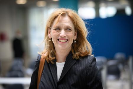CDU-Bundesvize Karin Prien gilt als eine der profiliertesten Bildungspolitikerinnen in der Union. Seit 2017 ist sie Bildungsministerin in Schleswig-Holstein. Prien ist meinungsstark und scheut keine Debatte. (Archivbild)