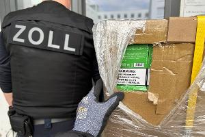 Bayerische Rekordsicherstellung von 250.000 Stück geschmuggelten E-Zigaretten - zwei Tatverdächtige in Untersuchungshaft.