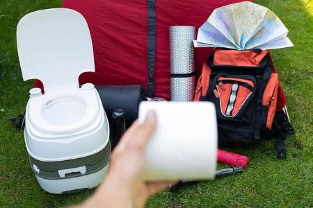 Kasettentoilette und Klopapier