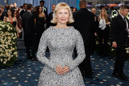 Pamela Anderson: Nach dem Make-up sind auch die langen Haare weg