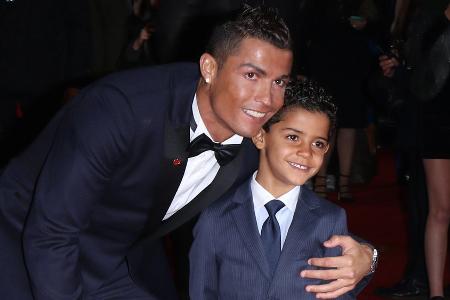 Cristiano Ronaldos Sohn tritt in seine Fußstapfen Cristiano Ronaldos Sohn tritt in seine Fußstapfen