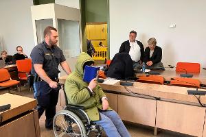 Das Gericht verhängt für beide Angeklagte Haftstrafen.