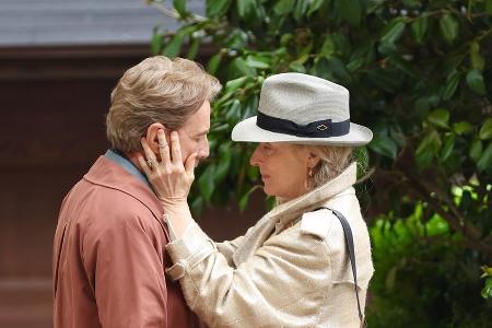 Meryl Streep und Martin Short küssen sich bei Dreharbeiten Meryl Streep und Martin Short küssen sich bei Dreharbeiten