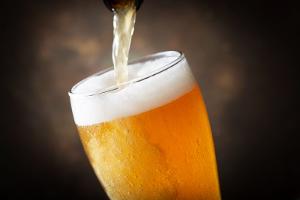 "Kein Komasaufen für sechs Euro" mehr: Politiker und Experten fordern höhere Steuern auf Alkohol