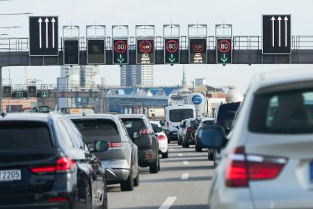 Autobauer bekommen in der EU mehr Zeit, um sich an Klimavorgaben zu halten. (Archivbild) Autobauer bekommen in der EU mehr Zeit, um sich an Klimavorgaben zu halten. (Archivbild)