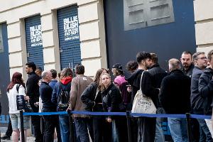 Fans von Billie Eilish kurz vor ihrem Treffen mit ihrem Idol.