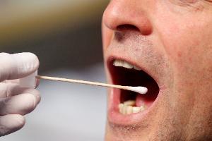 Die Polizei will mit einer DNA-Reihenuntersuchung und einer Belohnung einen mehr als 20 Jahre alten Mordfall aufklären. (Symbolbild)