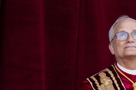 Der neue Papst Leo XIV. erscheint nach dem Konklave auf dem Balkon des Petersdoms. Mit ihm könnte eine neue Ära in der katholischen Kirche beginnen. Der neue Papst Leo XIV. erscheint nach dem Konklave auf dem Balkon des Petersdoms. Mit ihm könnte eine neue Ära in der katholischen Kirche beginnen.