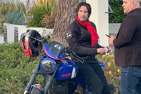 Keanu Reeves: Auf eigenem Bike zu Keanu Reeves: Auf eigenem Bike zu