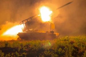 An den meisten Frontabschnitten der Ukraine gibt es weiterhin Kämpfe. (Archivbild)