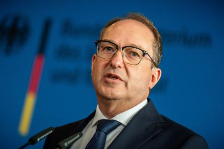 Bundesinnenminister Alexander Dobrindt (CSU) ordnete das Vereinsverbot an. 