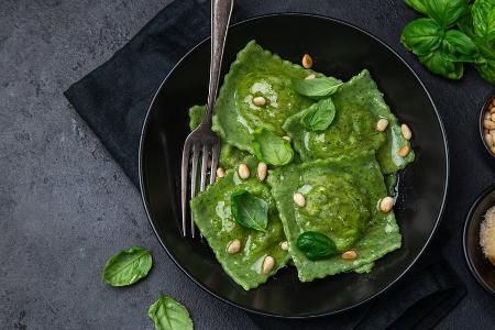 Hausgemachte Spinat-Ravioli mit Pilzfüllung Hausgemachte Spinat-Ravioli mit Pilzfüllung