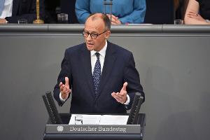 Merz wirbt für Kraftakt: "Der Staat, das sind wir alle"