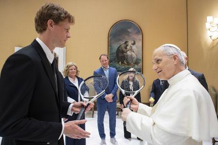 Match im Vatikan: Tennis-Star Jannik Sinner trifft Papst Leo XIV. Match im Vatikan: Tennis-Star Jannik Sinner trifft Papst Leo XIV.