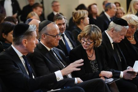 Mathias Döpfner, Friedrich Merz und Daniele Schaft bei der Trauerfeier. 