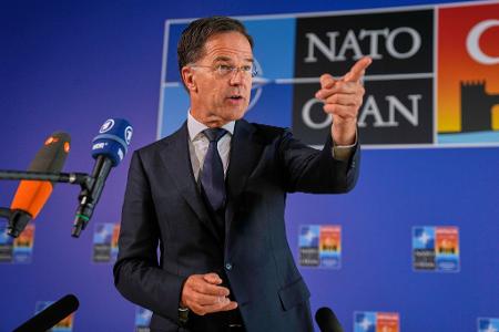 Nato-Generalsekretär Mark Rutte hat vorgeschlagen, bei der Berechnung der BIP-Quote stärker auch Investitionen in militärisch nutzbare Infrastruktur zu berücksichtigen.