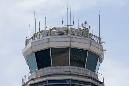 Am Flughafen von Denver verloren die Lotsen kurzzeitig den Kontakt zu den Piloten (Symbolbild) Am Flughafen von Denver verloren die Lotsen kurzzeitig den Kontakt zu den Piloten (Symbolbild)