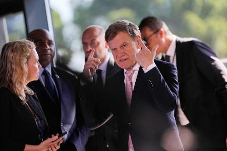 Außenminister Wadephul hat nicht nur die Opposition überrascht. 