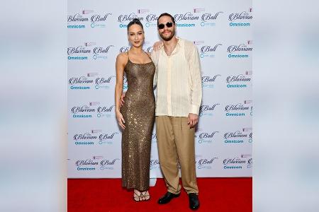 Pete Davidson feiert Red-Carpet-Debüt mit neuer Freundin Elsie Hewitt Pete Davidson feiert Red-Carpet-Debüt mit neuer Freundin Elsie Hewitt
