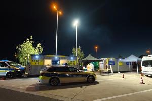 Schwerpunktkontrolle auf der BAB 7: Polizei stellt zahlreiche Verstöße fest - enge Zusammenarbeit mit Zoll und Landkreis