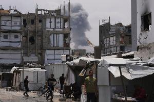 Trump sieht Gaza-Hilfsbedarf – fast 100 Tote bei Angriffen