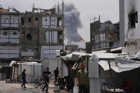 Bei israelischen Angriffen, unter anderem in Dschabalija im Norden des Gazastreifens, soll es viele Tote gegeben haben. Bei israelischen Angriffen, unter anderem in Dschabalija im Norden des Gazastreifens, soll es viele Tote gegeben haben.