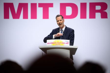 Gibt sich bei seiner Bewerbungsrede für den Parteivorsitz kämpferisch: Christian Dürr. Gibt sich bei seiner Bewerbungsrede für den Parteivorsitz kämpferisch: Christian Dürr.