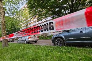 Die Polizei sperrte den Tatort in der Innenstadt von Halle am Sonntagabend weiträumig ab. 