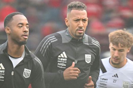 Rassismus bei Boateng-Klub: Fans beleidigen eigene Spieler Rassismus bei Boateng-Klub: Fans beleidigen eigene Spieler