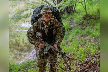 Christian von Dänemark: Voller Einsatz bei anstrengender Militärübung Christian von Dänemark: Voller Einsatz bei anstrengender Militärübung