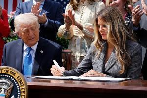 Initiative von Melania: Donald Trump verbietet "Rachepornos"