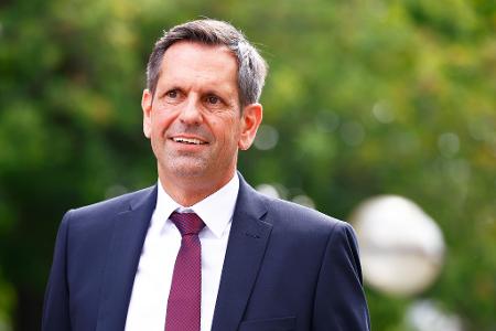 Olaf Lies übernimmt das Amt des Ministerpräsidenten vom langjährigen Regierungschef Stephan Weil.
